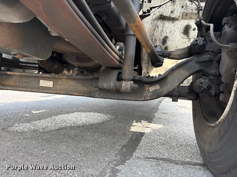 image for item EC4389 2017 Hino 268 box truck