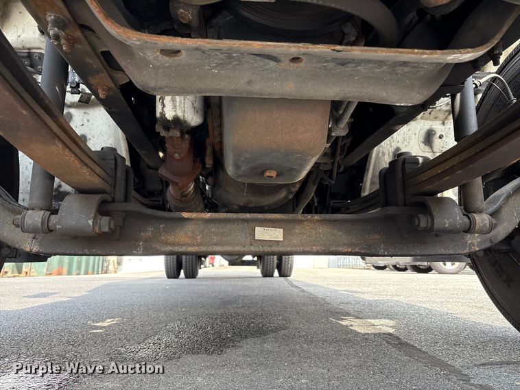 image for item EC4389 2017 Hino 268 box truck