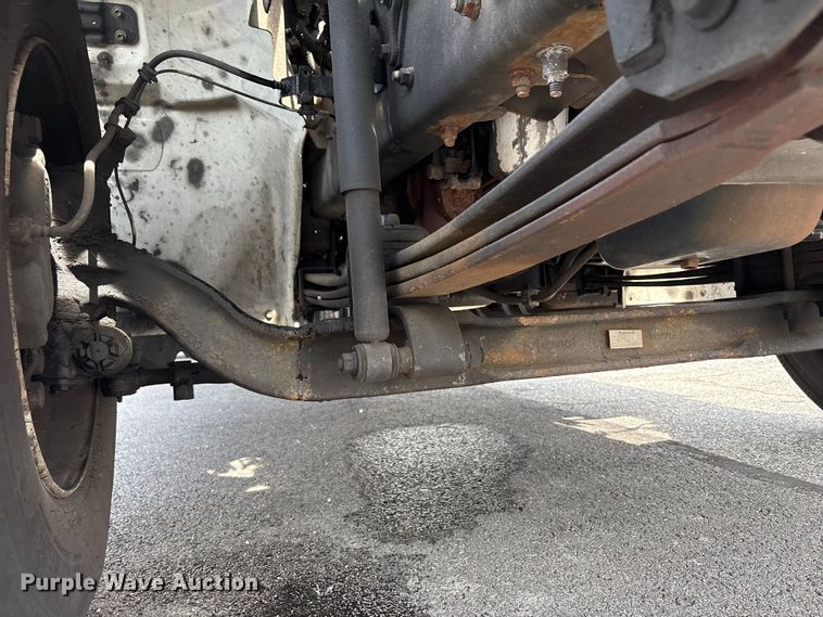 image for item EC4389 2017 Hino 268 box truck