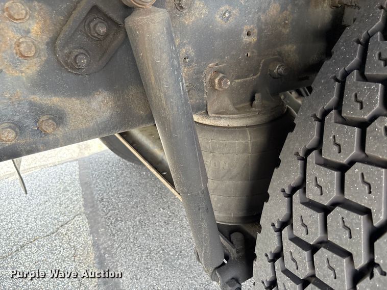 image for item EC4389 2017 Hino 268 box truck