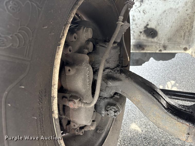 image for item EC4389 2017 Hino 268 box truck