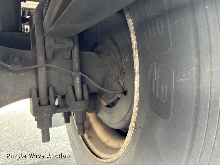 image for item EC4389 2017 Hino 268 box truck