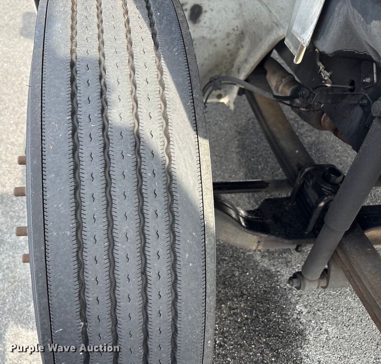 image for item EC4389 2017 Hino 268 box truck