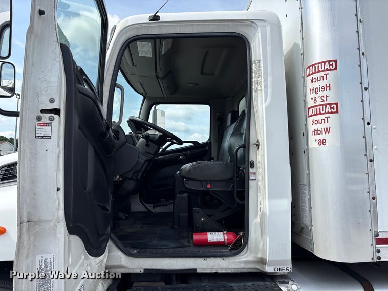 image for item EC4389 2017 Hino 268 box truck