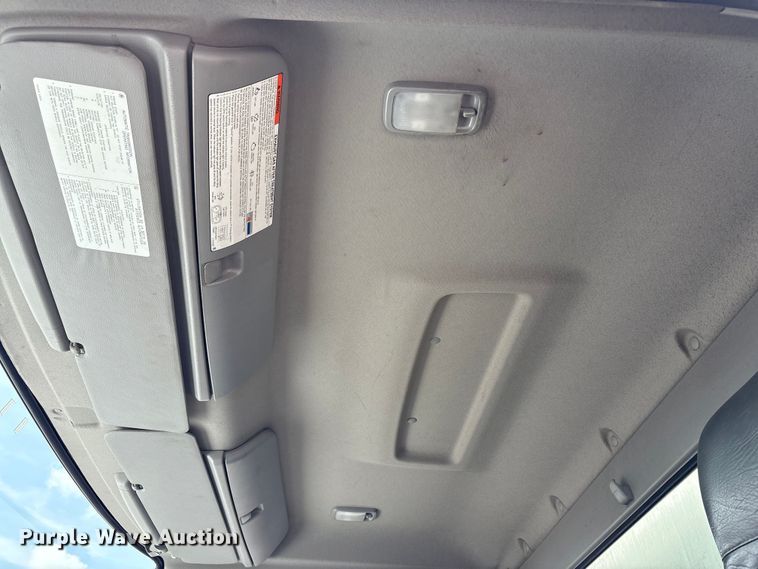 image for item EC4389 2017 Hino 268 box truck