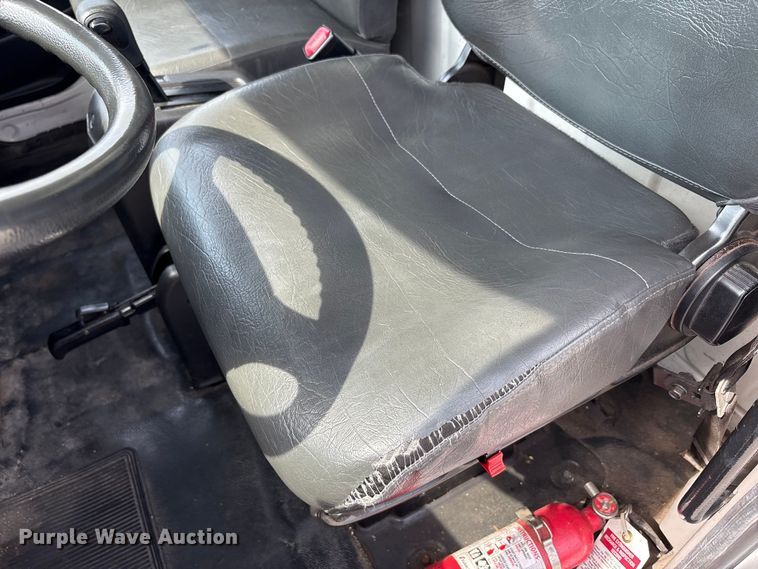 image for item EC4389 2017 Hino 268 box truck