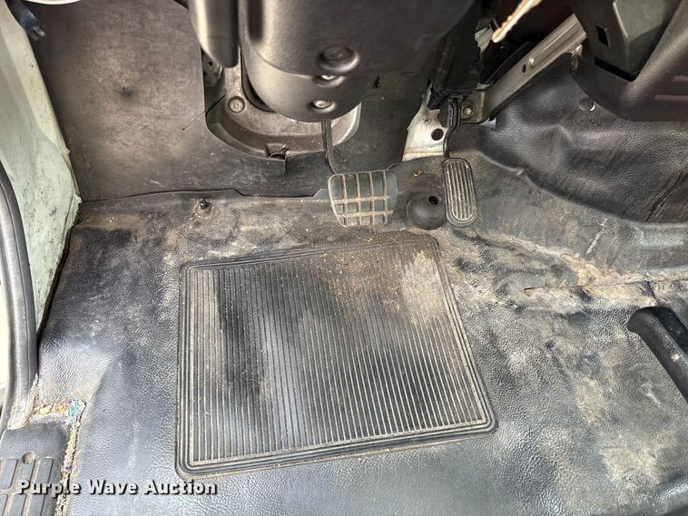 image for item EC4389 2017 Hino 268 box truck