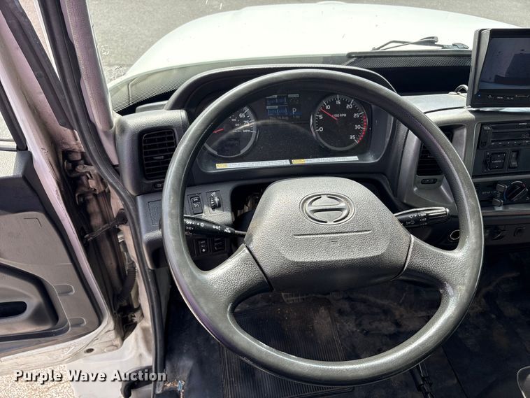 image for item EC4389 2017 Hino 268 box truck