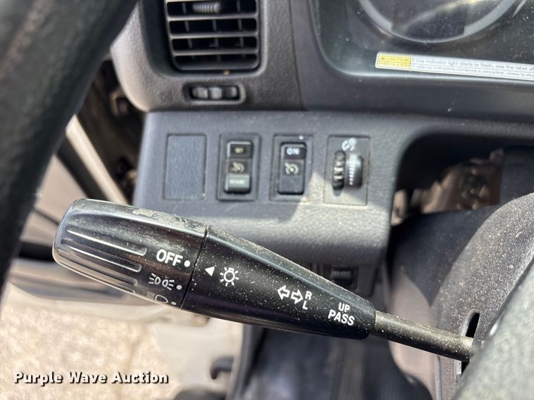 image for item EC4389 2017 Hino 268 box truck