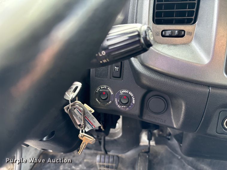 image for item EC4389 2017 Hino 268 box truck