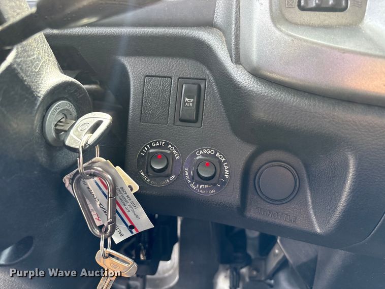 image for item EC4389 2017 Hino 268 box truck