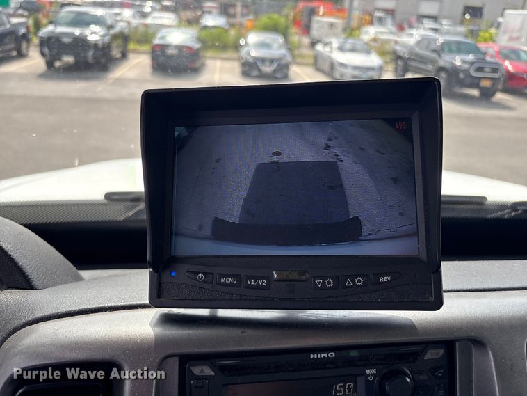 image for item EC4389 2017 Hino 268 box truck