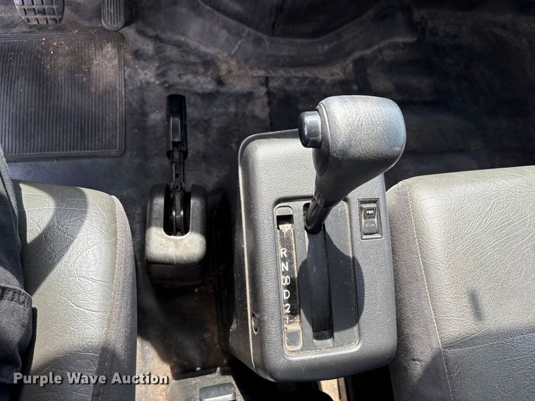 image for item EC4389 2017 Hino 268 box truck