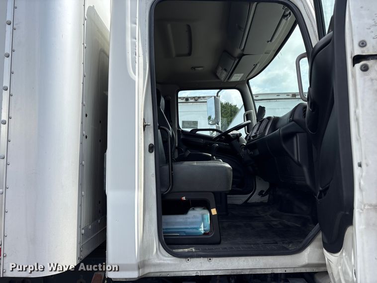 image for item EC4389 2017 Hino 268 box truck