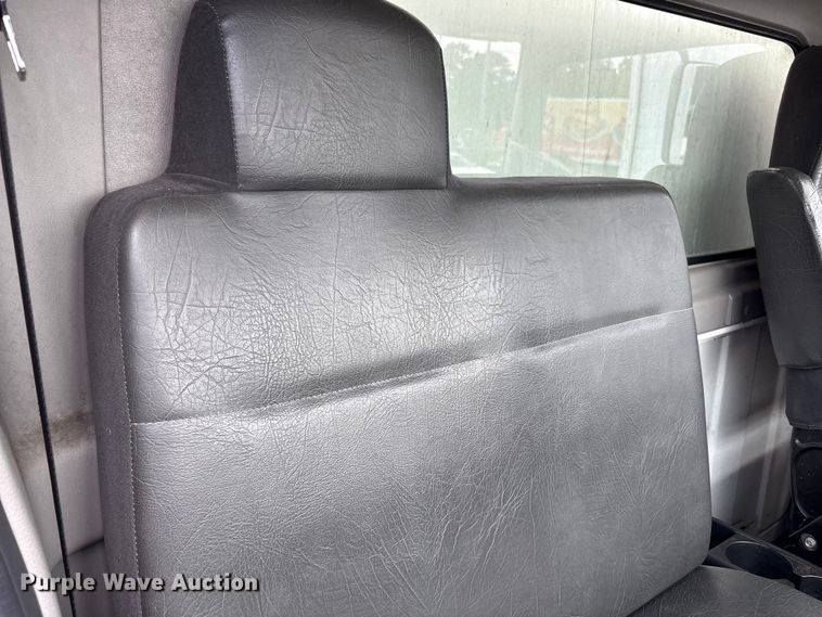 image for item EC4389 2017 Hino 268 box truck