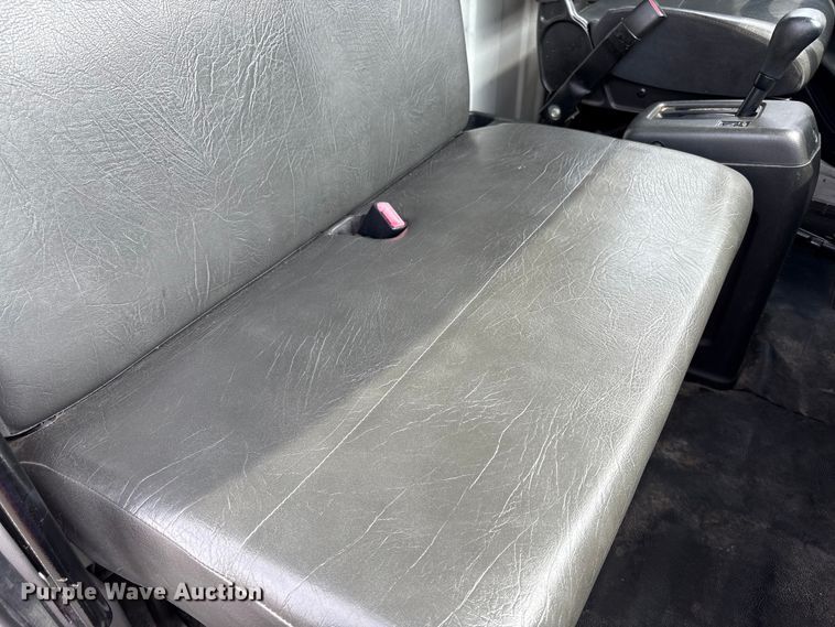 image for item EC4389 2017 Hino 268 box truck