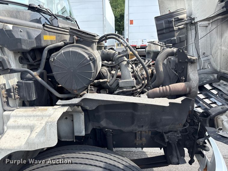 image for item EC4389 2017 Hino 268 box truck