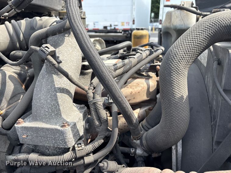 image for item EC4389 2017 Hino 268 box truck