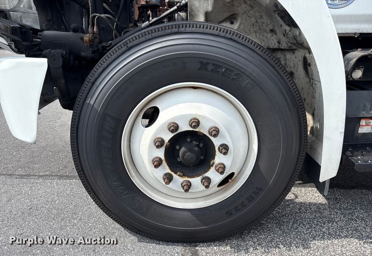 image for item EC4389 2017 Hino 268 box truck