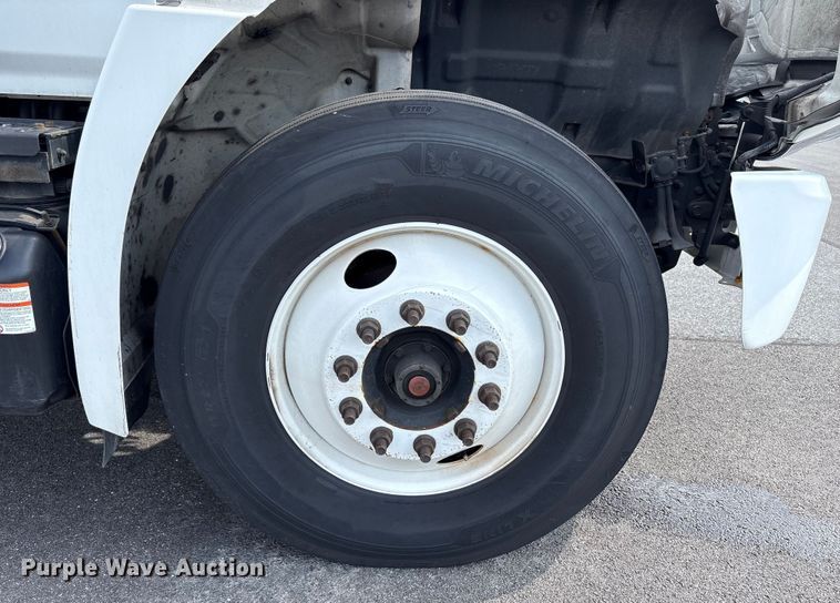 image for item EC4389 2017 Hino 268 box truck