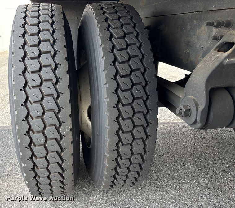 image for item EC4389 2017 Hino 268 box truck