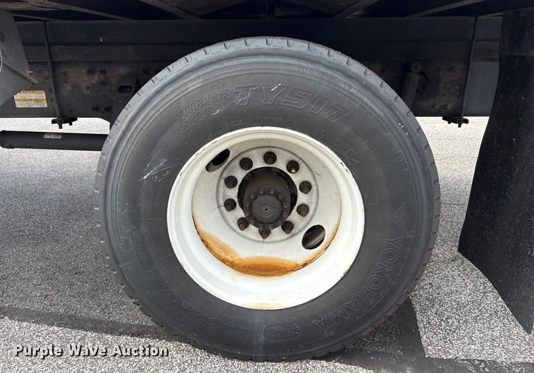 image for item EC4389 2017 Hino 268 box truck