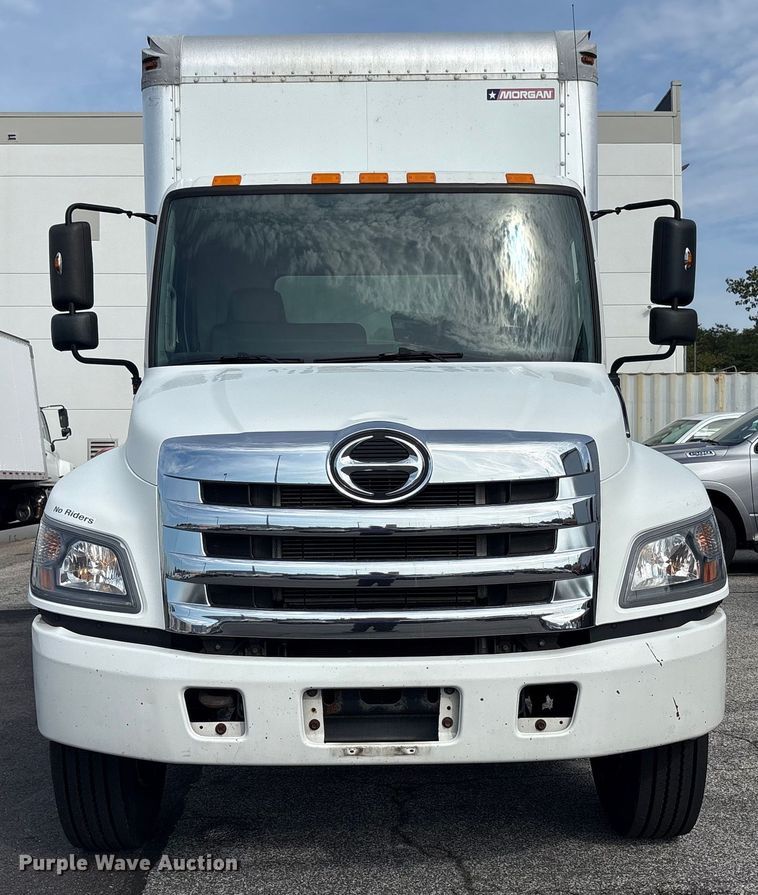 image for item EC4390 2017 Hino 268 box truck