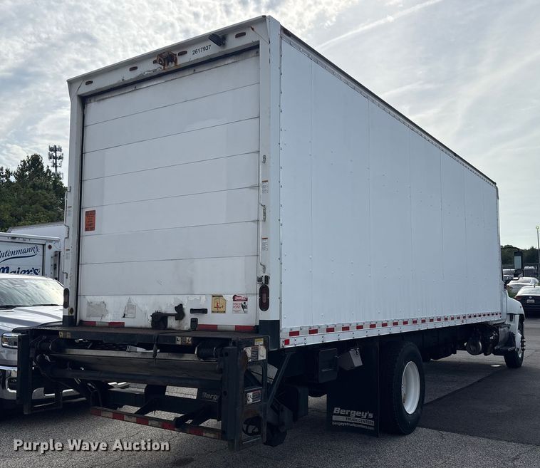 image for item EC4390 2017 Hino 268 box truck