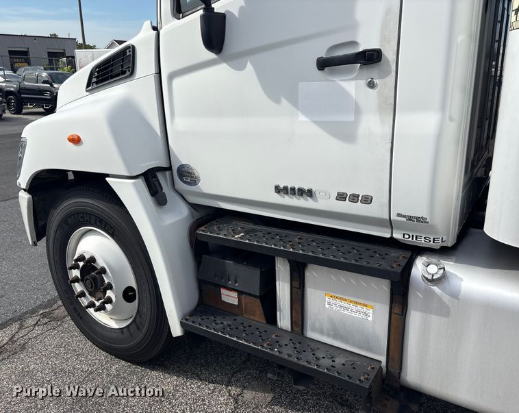 image for item EC4390 2017 Hino 268 box truck