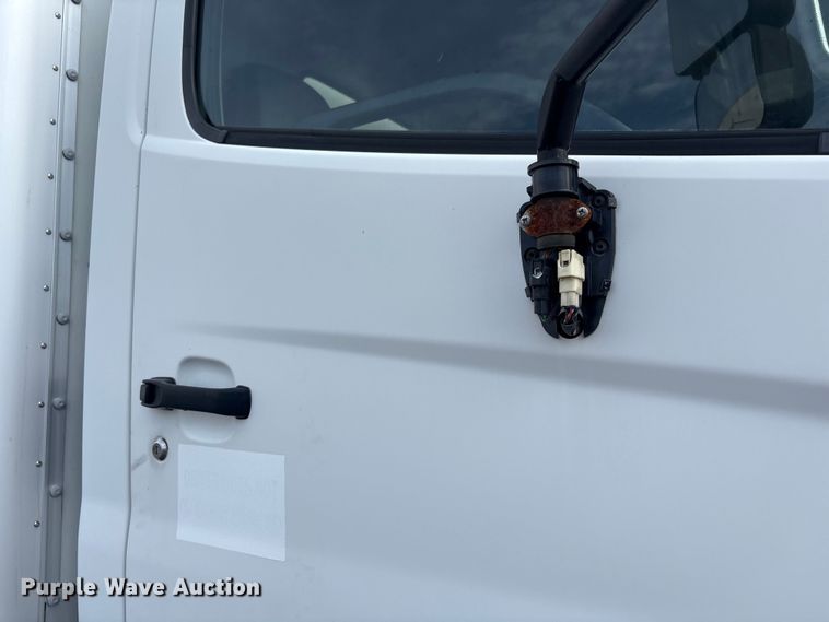 image for item EC4390 2017 Hino 268 box truck