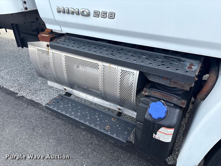 image for item EC4390 2017 Hino 268 box truck