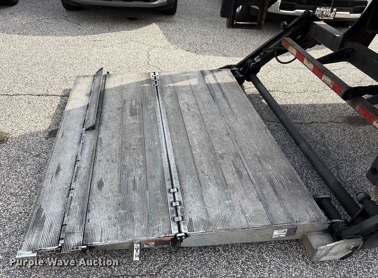 image for item EC4390 2017 Hino 268 box truck