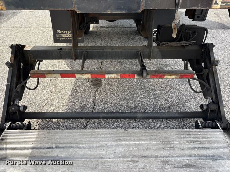 image for item EC4390 2017 Hino 268 box truck