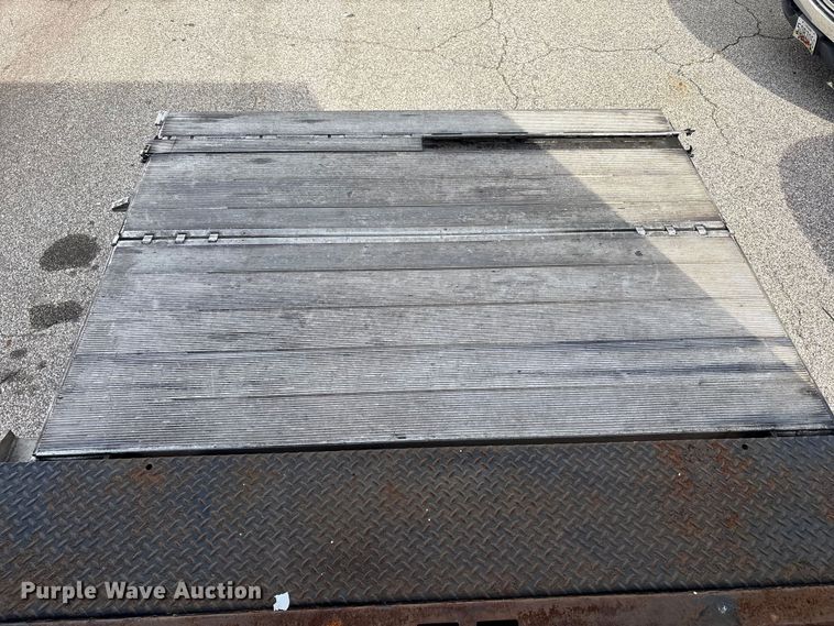 image for item EC4390 2017 Hino 268 box truck