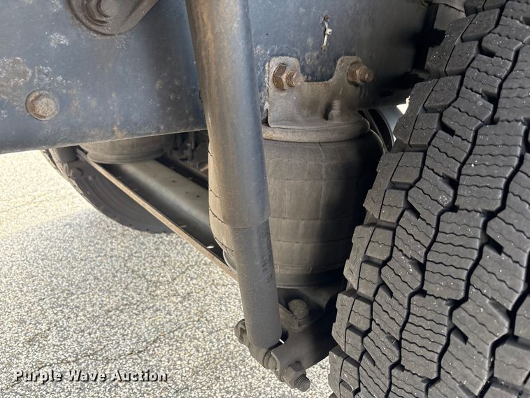 image for item EC4390 2017 Hino 268 box truck