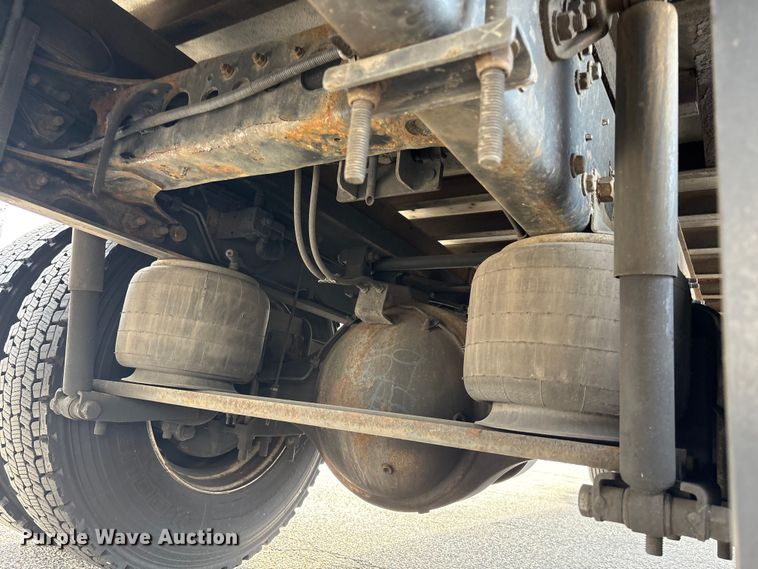 image for item EC4390 2017 Hino 268 box truck