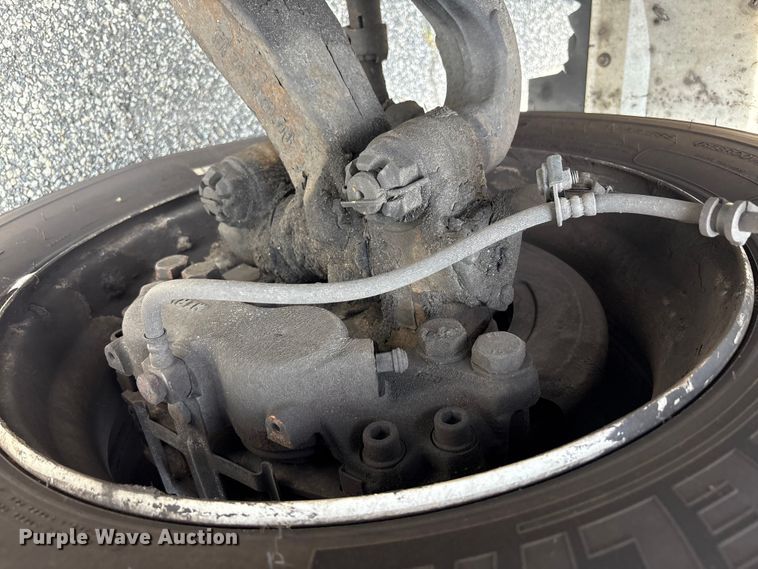 image for item EC4390 2017 Hino 268 box truck