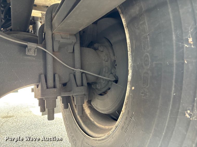 image for item EC4390 2017 Hino 268 box truck