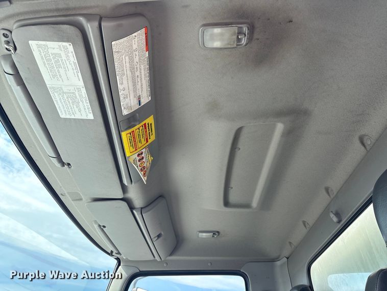 image for item EC4390 2017 Hino 268 box truck