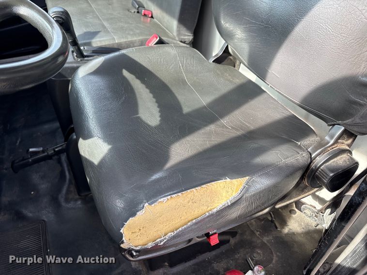 image for item EC4390 2017 Hino 268 box truck