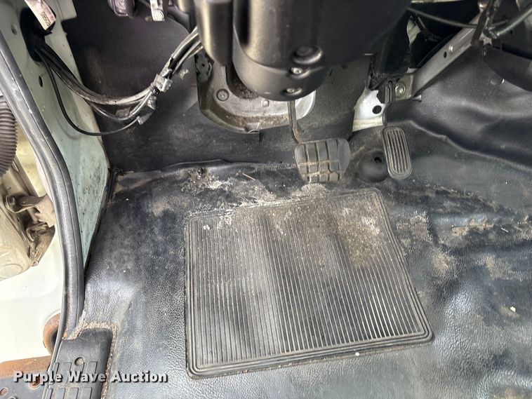 image for item EC4390 2017 Hino 268 box truck