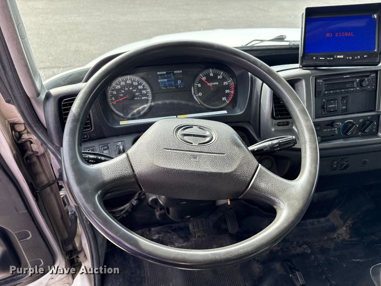 image for item EC4390 2017 Hino 268 box truck