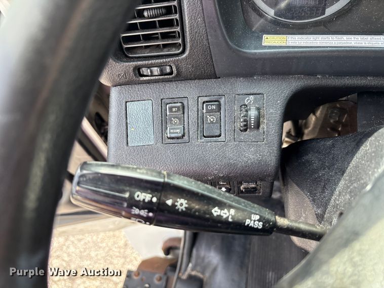 image for item EC4390 2017 Hino 268 box truck