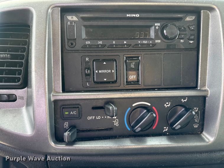 image for item EC4390 2017 Hino 268 box truck