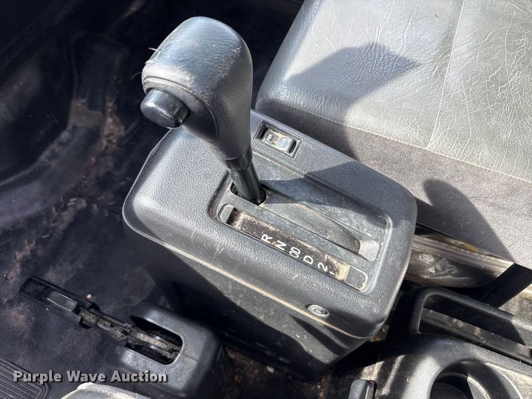 image for item EC4390 2017 Hino 268 box truck