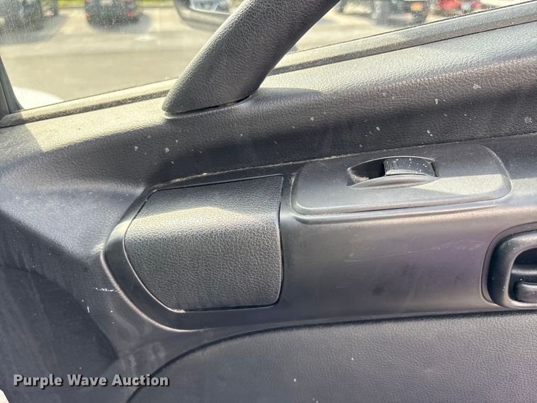 image for item EC4390 2017 Hino 268 box truck