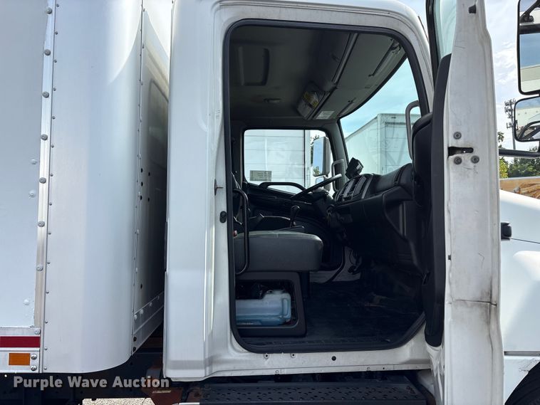 image for item EC4390 2017 Hino 268 box truck