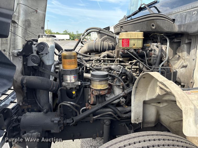 image for item EC4390 2017 Hino 268 box truck