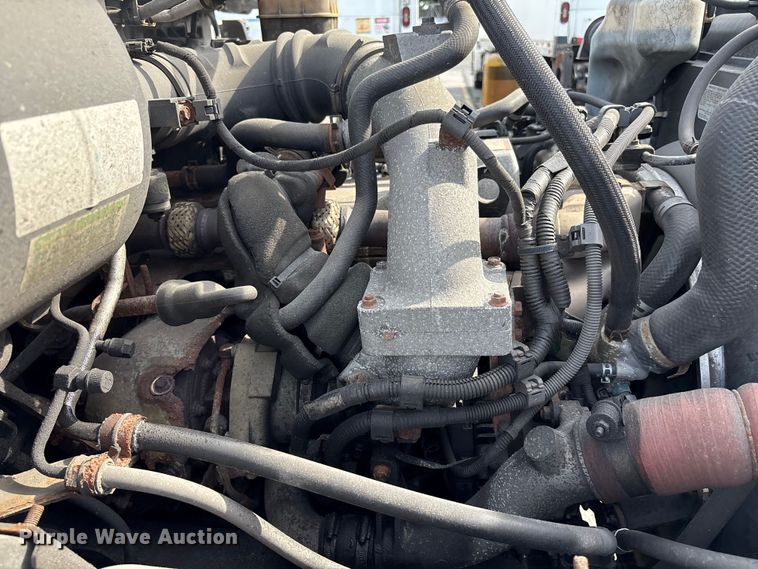 image for item EC4390 2017 Hino 268 box truck