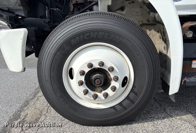 image for item EC4390 2017 Hino 268 box truck